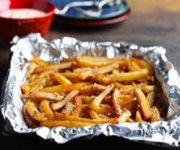 Patates douces frites avec trempette de sauce cajun