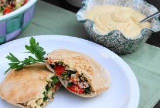 Recettes Sante Pita Au Hummus Et Taboule Pain Pita Panini Tortillas Sandwich Pita Panini Tortillas
