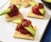 Bouches  la tomate et  l'avocat