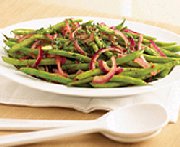 Haricots verts frais et basilic