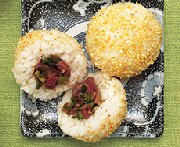 Onigiri avec gingembre marin et champignons