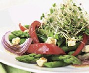 Salade d'asperges et de poivrons grillés