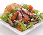 Salade au bifteck de surlonge et aux portobellos