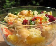 Salade de couscous  l'orange et aux canneberges