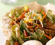 Salade mexicaine en bols comestibles