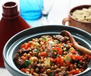 Spcialit nord- africaine d'agneau, pois chiches et couscous